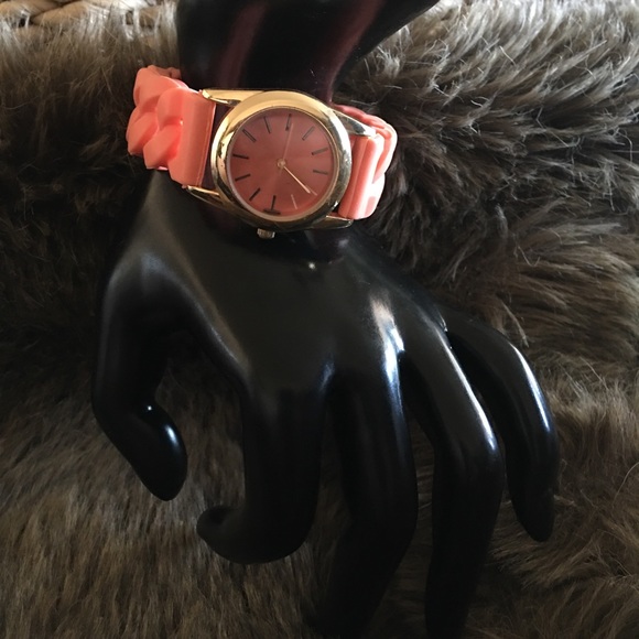 Ladies peach soft flexible silicone link watch - Picture 5 of 10